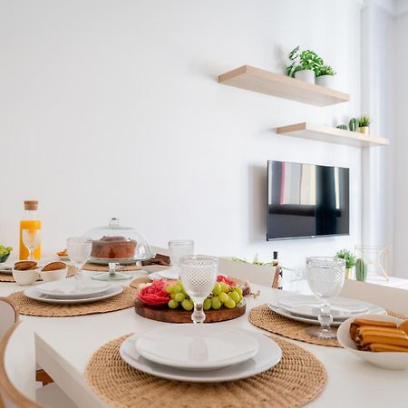 Host Wise - Spacious Comfortable Apartment - Balcony Porto Kültér fotó