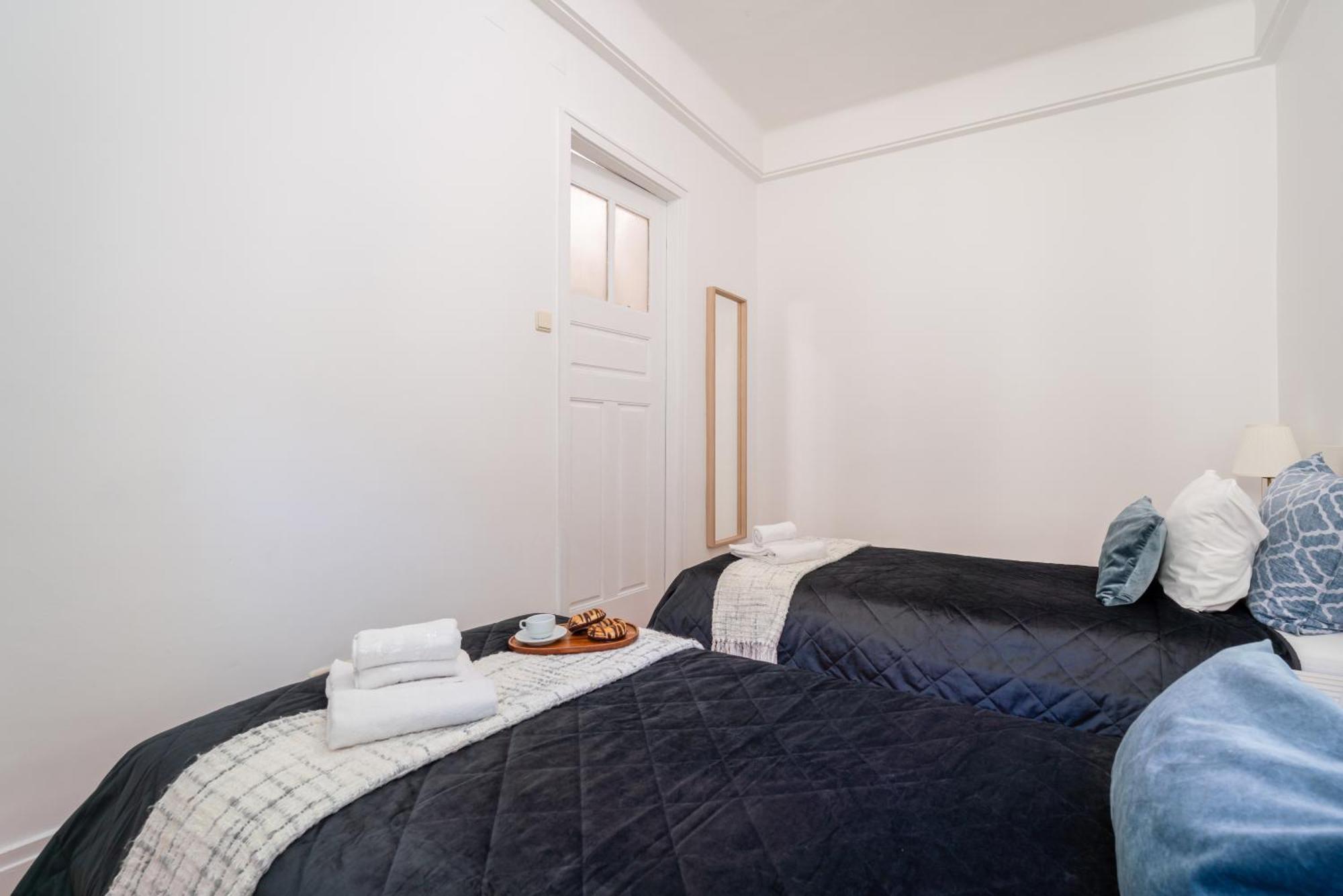 Host Wise - Spacious Comfortable Apartment - Balcony Porto Kültér fotó