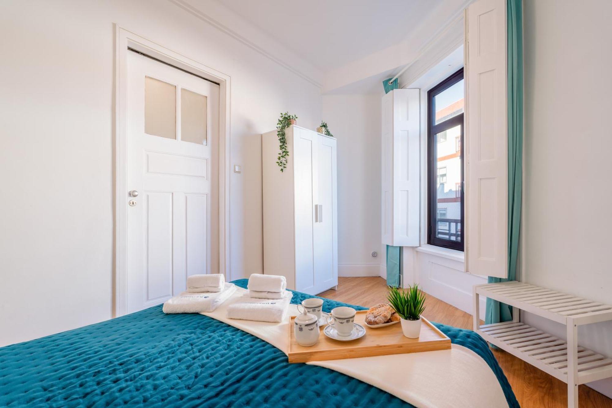 Host Wise - Spacious Comfortable Apartment - Balcony Porto Kültér fotó